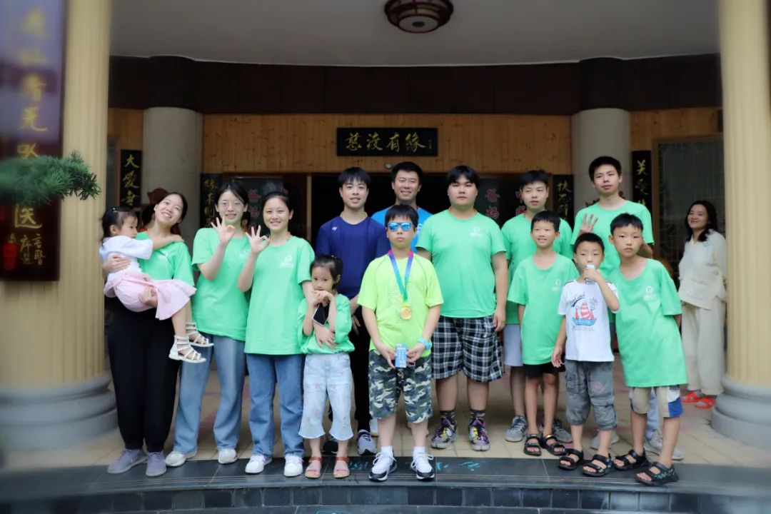 我們是父母實現(xiàn)心愿、寄托希望的神燈嗎？